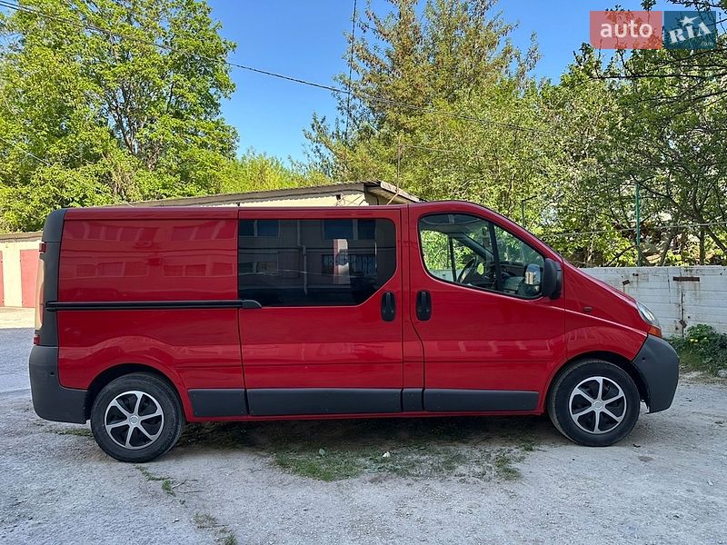 Грузопассажирский фургон Renault Trafic 2006 в Каменец-Подольском