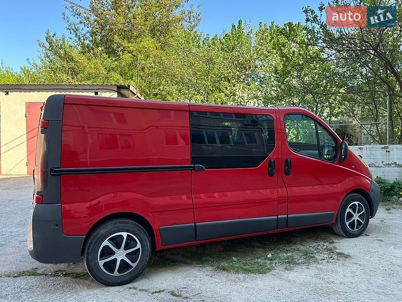 Грузопассажирский фургон Renault Trafic 2006 в Каменец-Подольском