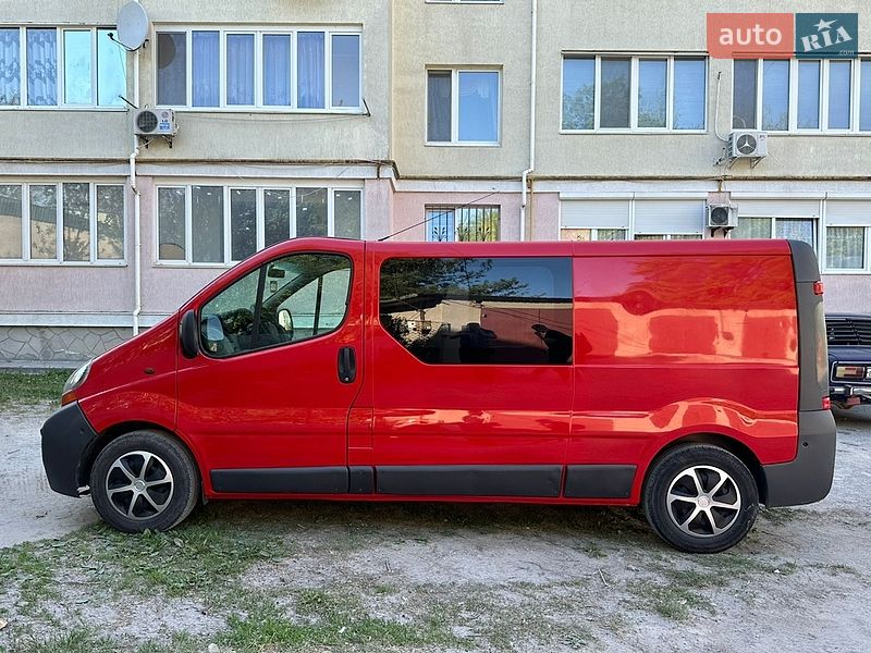 Грузопассажирский фургон Renault Trafic 2006 в Каменец-Подольском