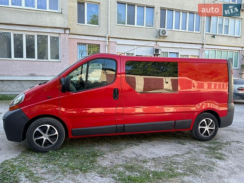 Грузопассажирский фургон Renault Trafic 2006 в Каменец-Подольском