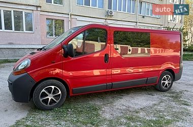 Грузопассажирский фургон Renault Trafic 2006 в Каменец-Подольском