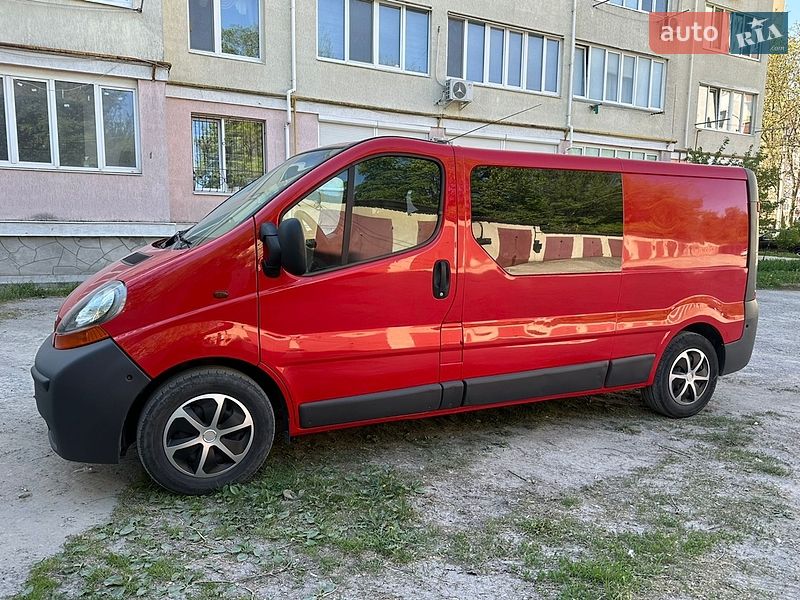 Грузопассажирский фургон Renault Trafic 2006 в Каменец-Подольском