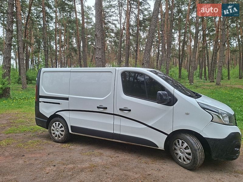 Грузопассажирский фургон Renault Trafic 2017 в Житомире