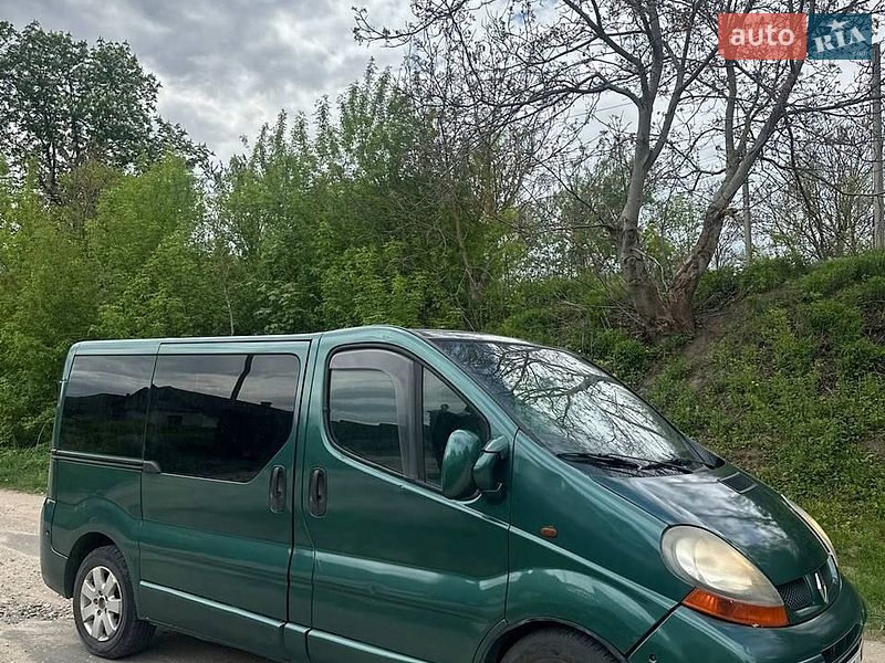Мінівен Renault Trafic 2005 в Шумську
