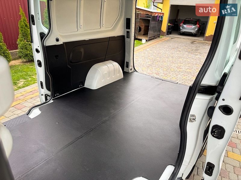 Вантажний фургон Renault Trafic 2023 в Дрогобичі