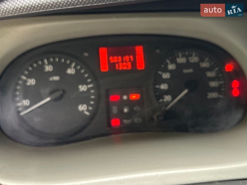 Вантажний фургон Renault Trafic 2005 в Полтаві