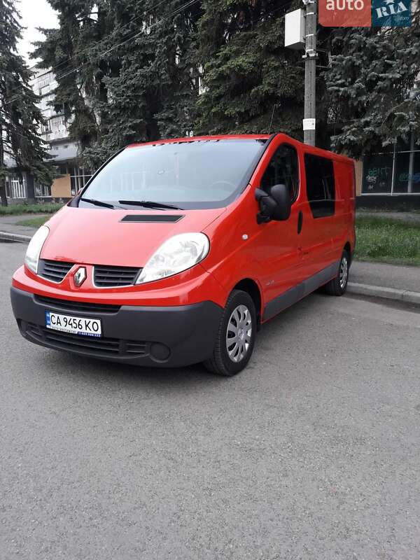 Вантажопасажирський фургон Renault Trafic 2012 в Смілі