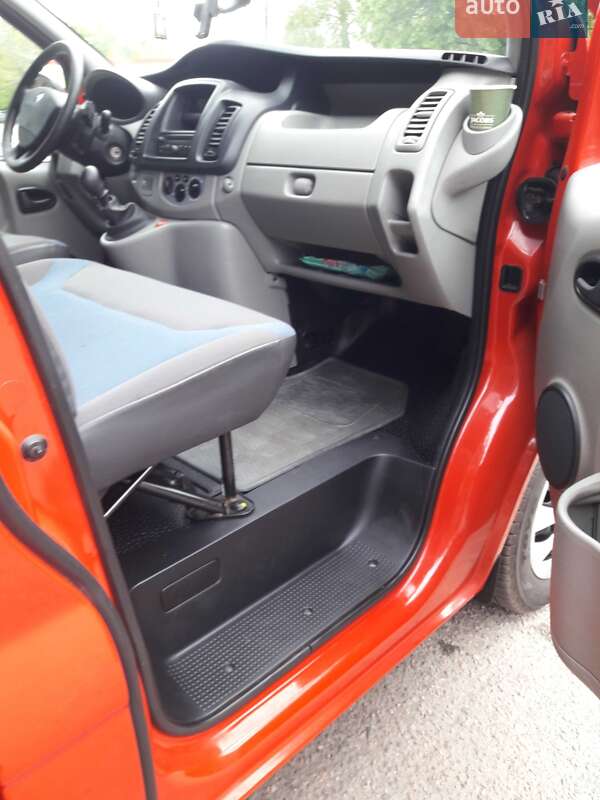 Вантажопасажирський фургон Renault Trafic 2012 в Смілі