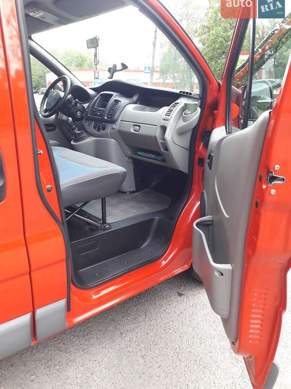 Вантажопасажирський фургон Renault Trafic 2012 в Смілі