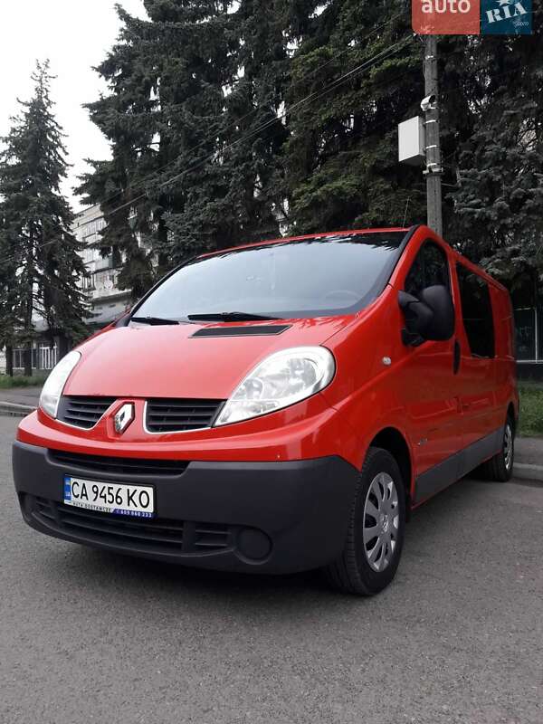 Вантажопасажирський фургон Renault Trafic 2012 в Смілі