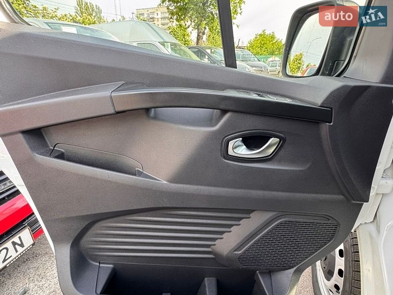 Грузовой фургон Renault Trafic 2022 в Киеве