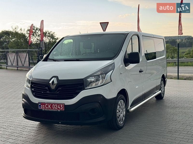 Грузопассажирский фургон Renault Trafic 2017 в Буче