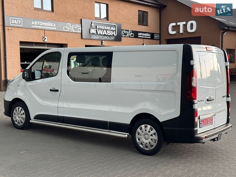 Грузопассажирский фургон Renault Trafic 2017 в Буче