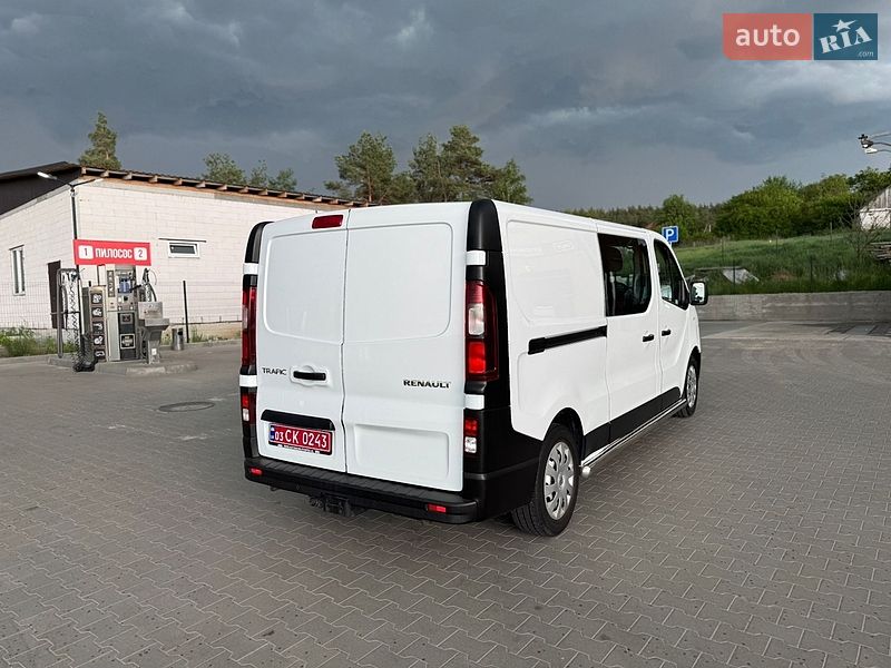 Грузопассажирский фургон Renault Trafic 2017 в Буче