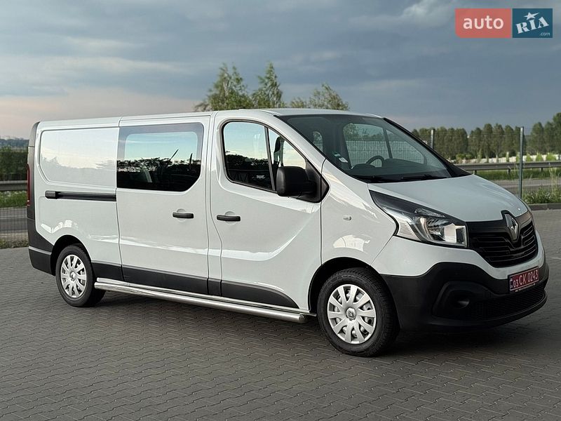 Грузопассажирский фургон Renault Trafic 2017 в Буче