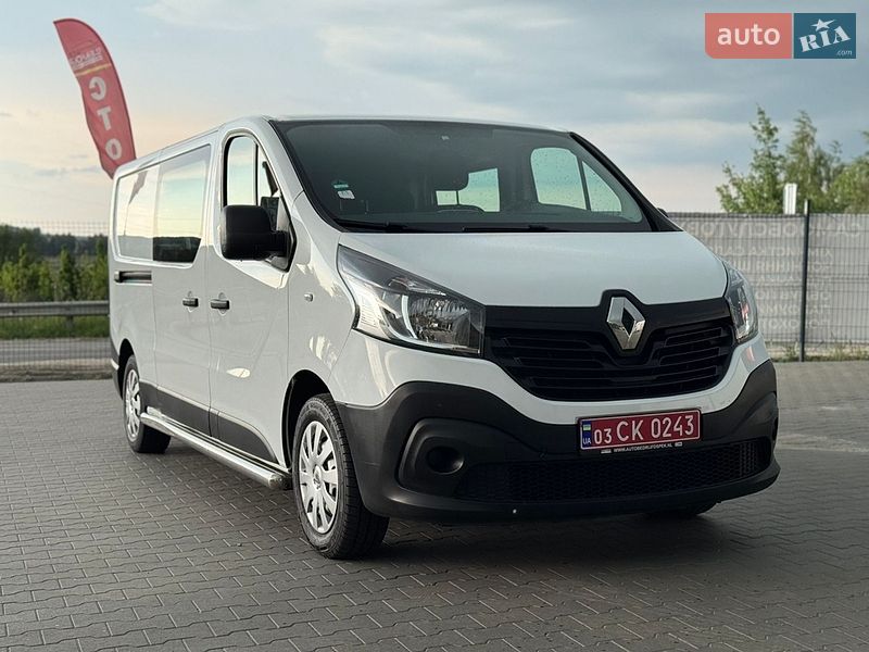 Грузопассажирский фургон Renault Trafic 2017 в Буче