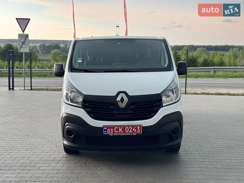 Грузопассажирский фургон Renault Trafic 2017 в Буче