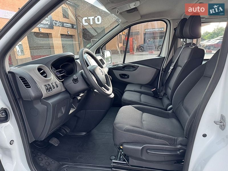 Грузопассажирский фургон Renault Trafic 2017 в Буче