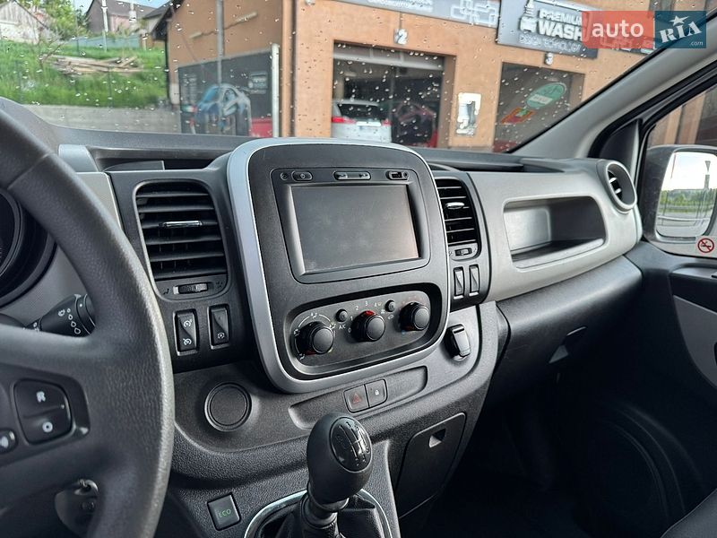 Грузопассажирский фургон Renault Trafic 2017 в Буче