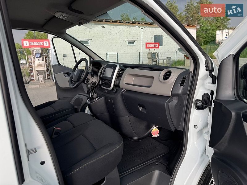 Грузопассажирский фургон Renault Trafic 2017 в Буче