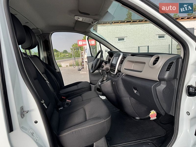 Грузопассажирский фургон Renault Trafic 2017 в Буче