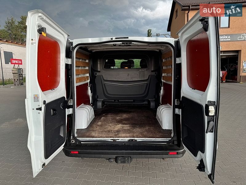 Грузопассажирский фургон Renault Trafic 2017 в Буче