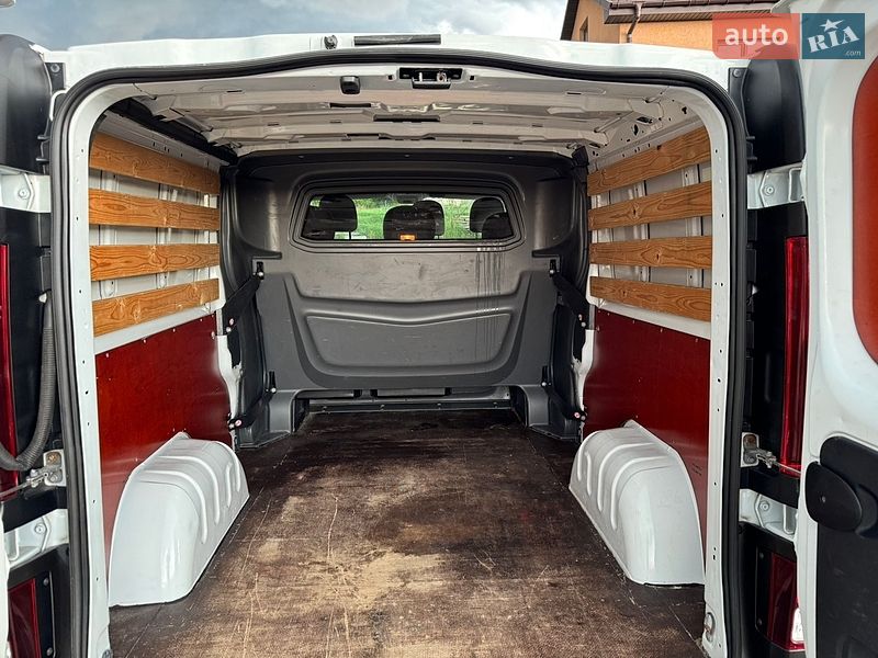 Грузопассажирский фургон Renault Trafic 2017 в Буче