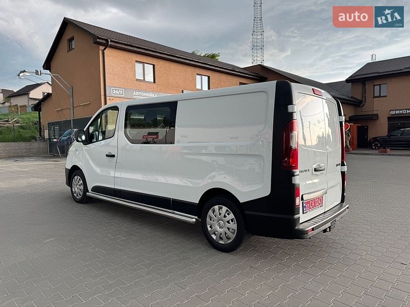 Грузопассажирский фургон Renault Trafic 2017 в Буче