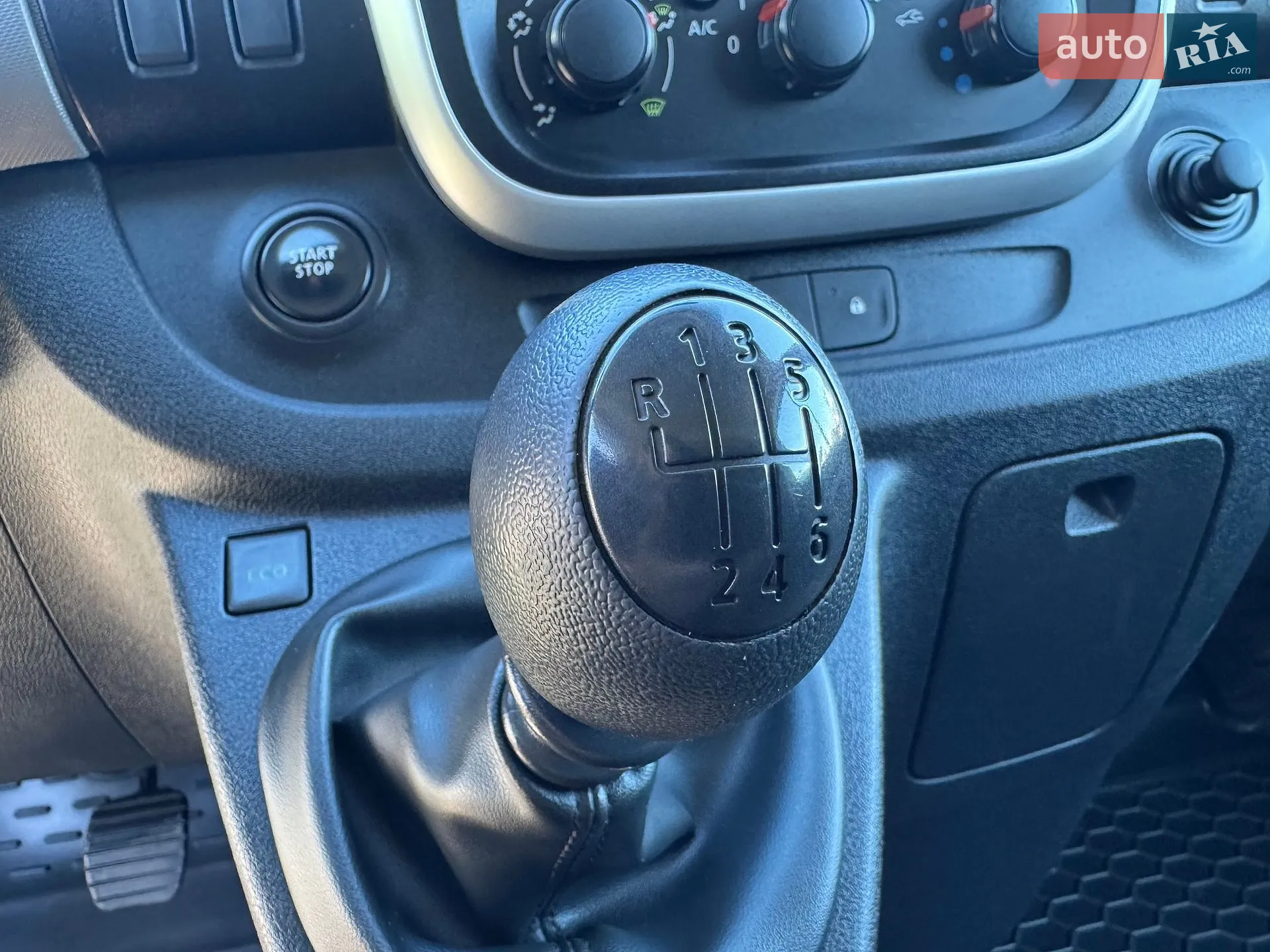2015 Renault Trafic - мініатюра 40