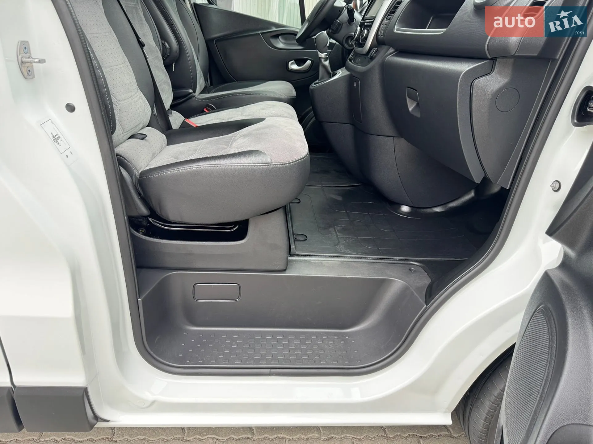 2020 Renault Trafic - мініатюра 40