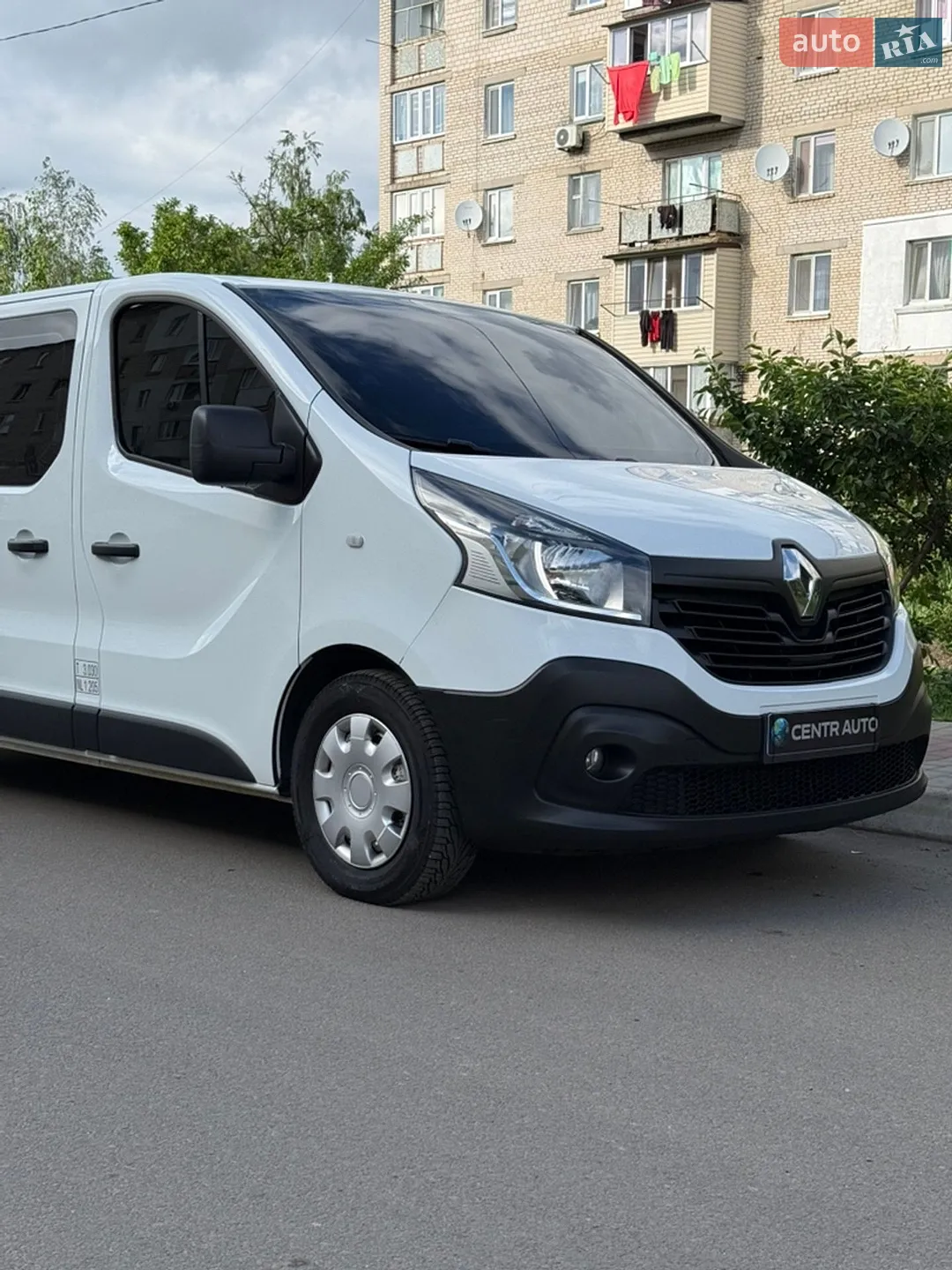 2016 Renault Trafic - мініатюра 2