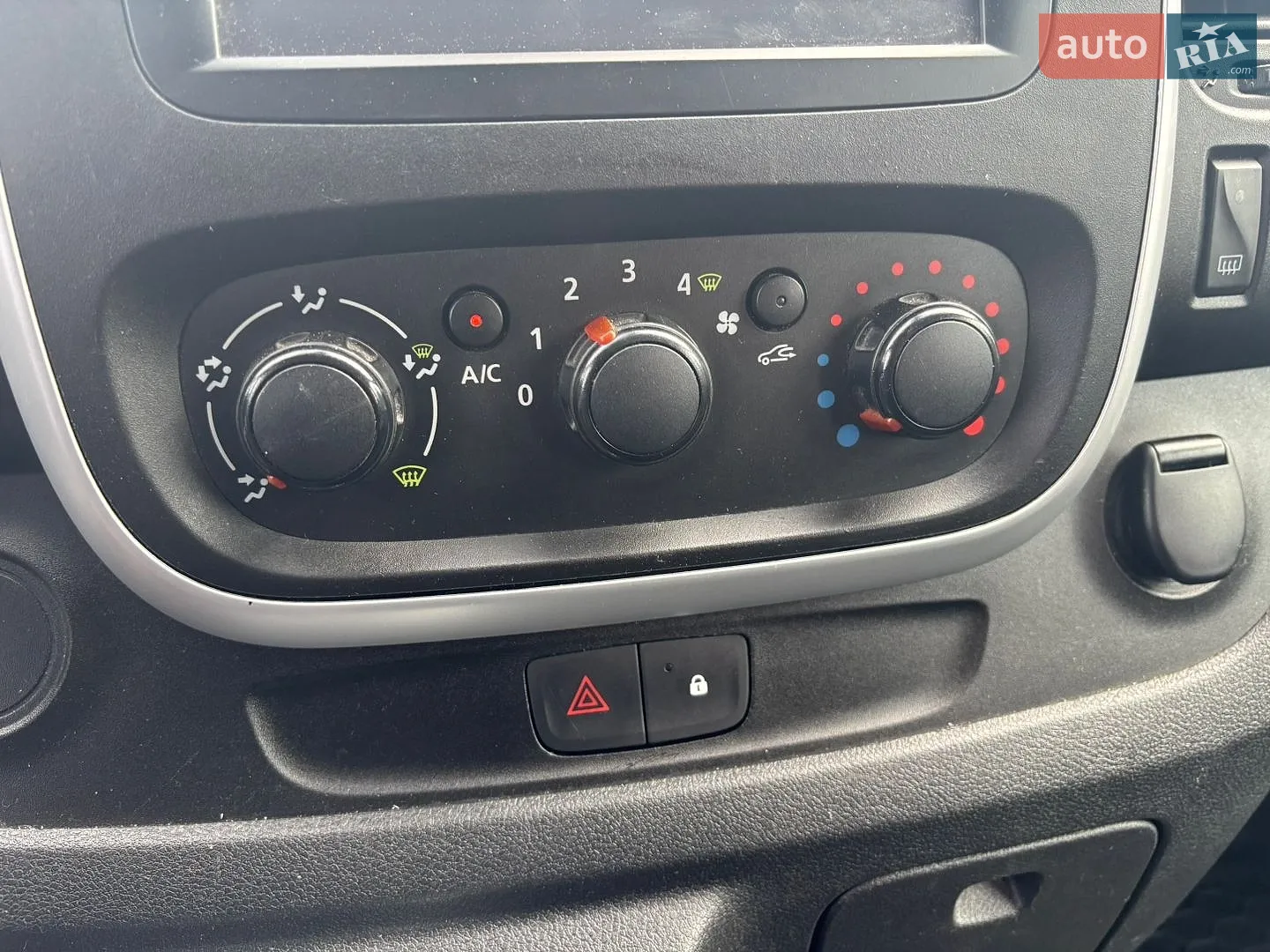 2015 Renault Trafic - мініатюра 19