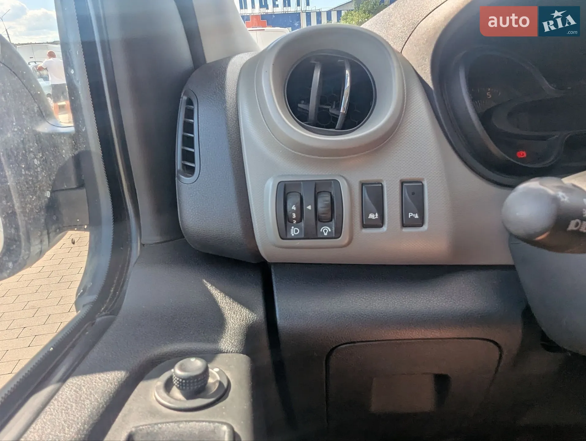 2015 Renault Trafic - мініатюра 21