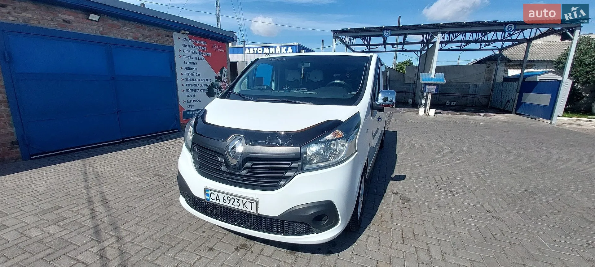 2015 Renault Trafic - мініатюра 2