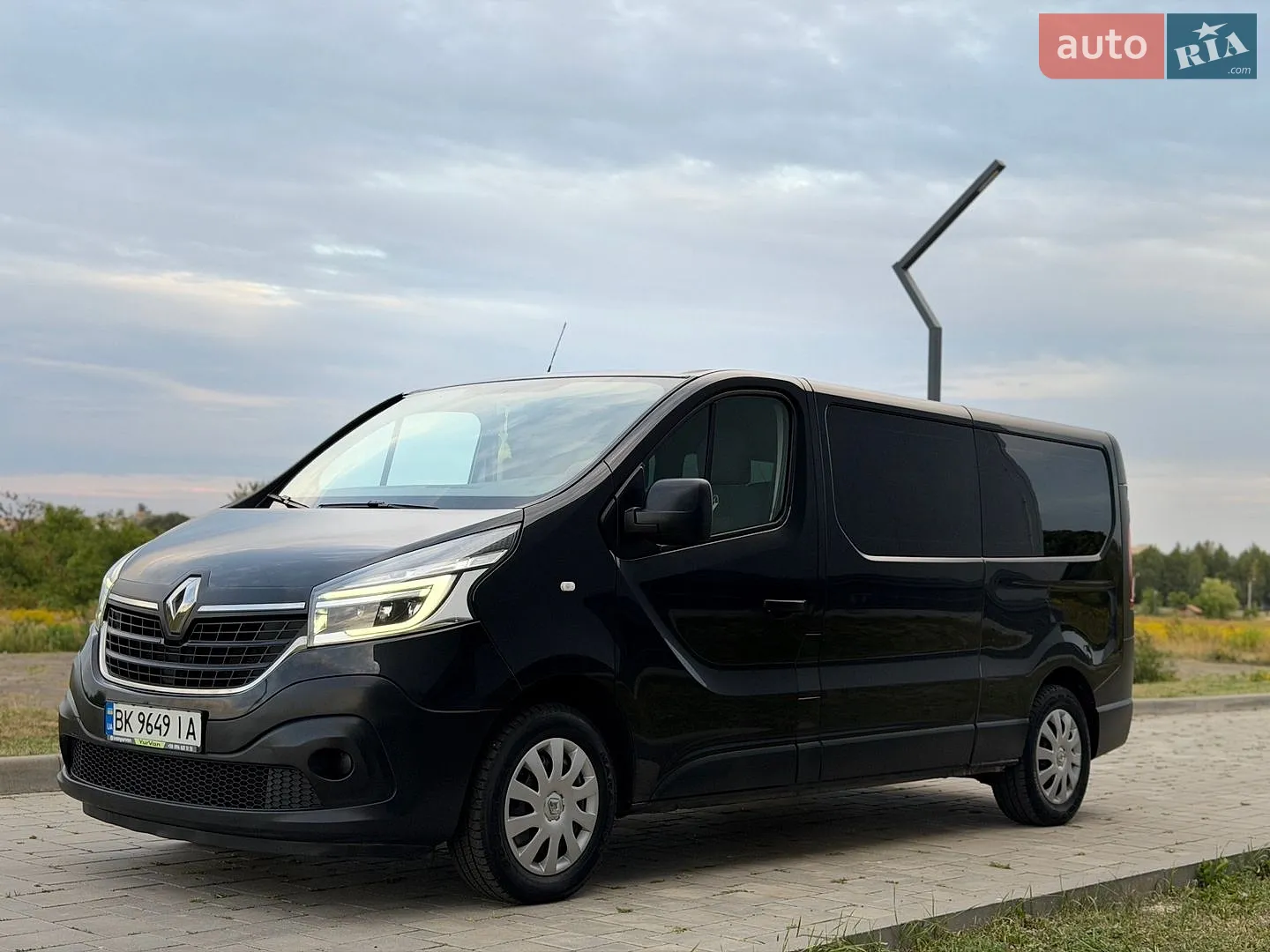 2019 Renault Trafic - мініатюра 2