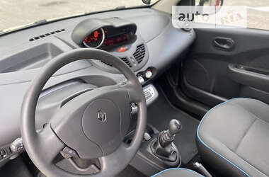 Хэтчбек Renault Twingo 2012 в 