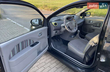 Хэтчбек Renault Twingo 2011 в 