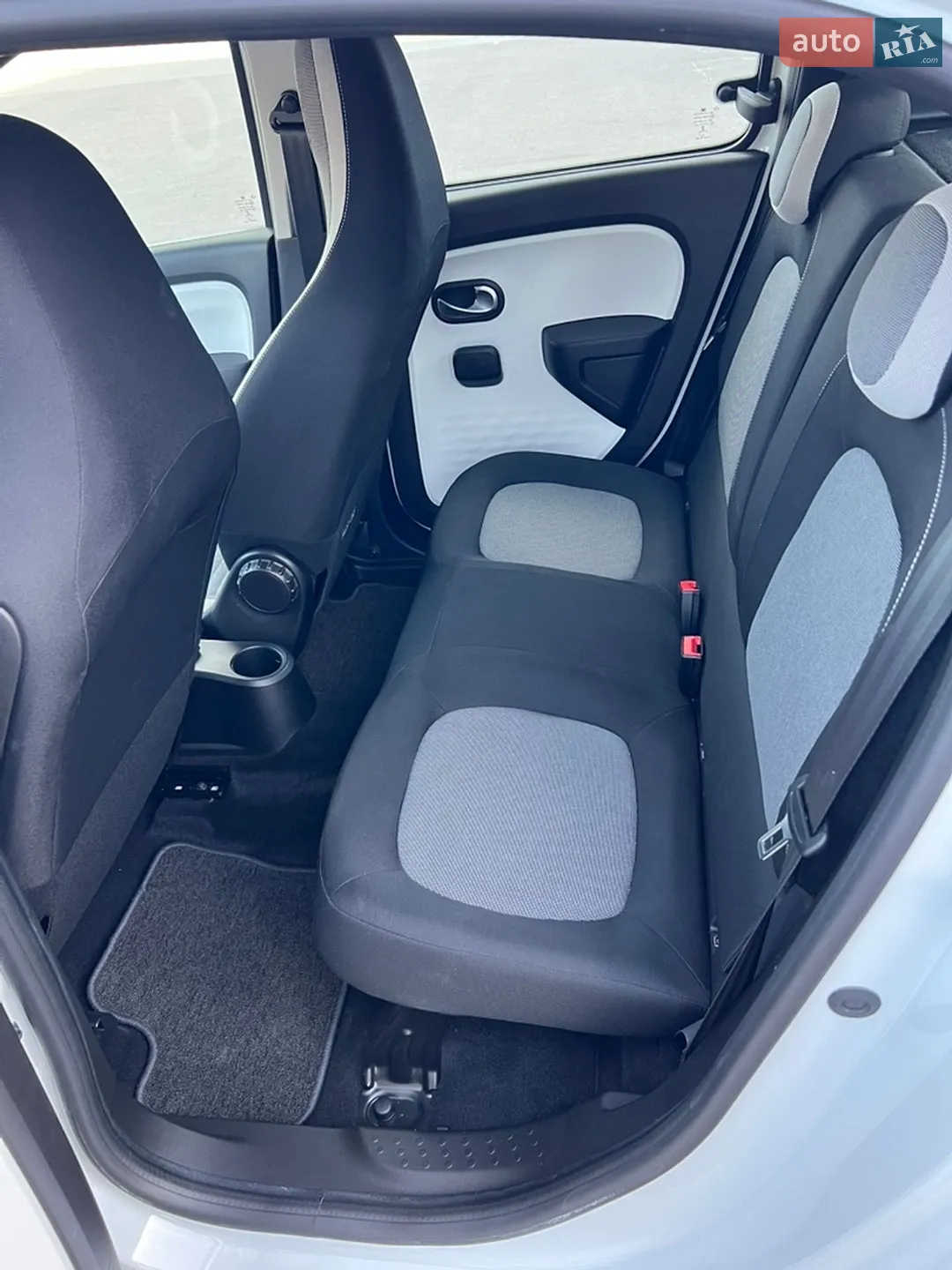 2022 Renault Twingo - мініатюра 12