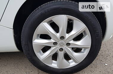 Хетчбек Renault Zoe 2013 в 