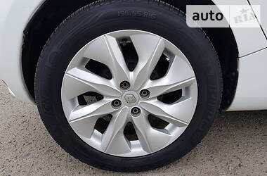 Хетчбек Renault Zoe 2013 в 