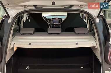 Хэтчбек Renault Zoe 2015 в 