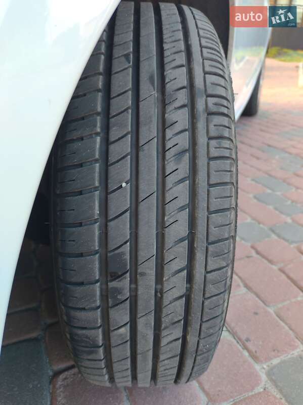 Хетчбек Renault Zoe 2015 в Павлограді