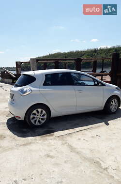 Хэтчбек Renault Zoe 2015 в 