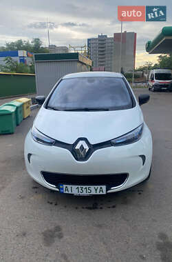 Хэтчбек Renault Zoe 2016 в 