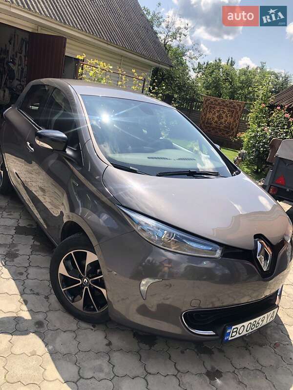 Хэтчбек Renault Zoe 2017 в 