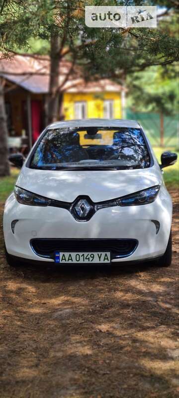 Хэтчбек Renault Zoe 2013 в 