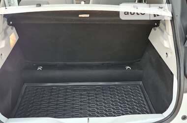 Хэтчбек Renault Zoe 2013 в 