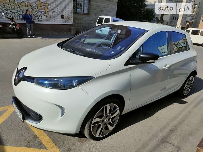 Хэтчбек Renault Zoe 2015 в 