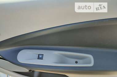 Хэтчбек Renault Zoe 2015 в 