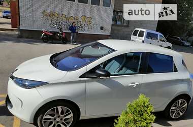 Хэтчбек Renault Zoe 2015 в 
